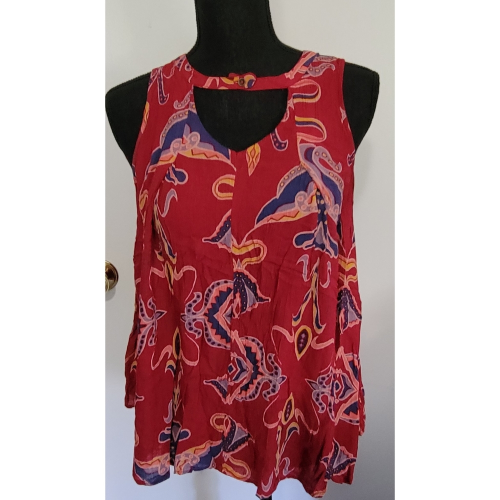 Xhileration Keyhole Top
